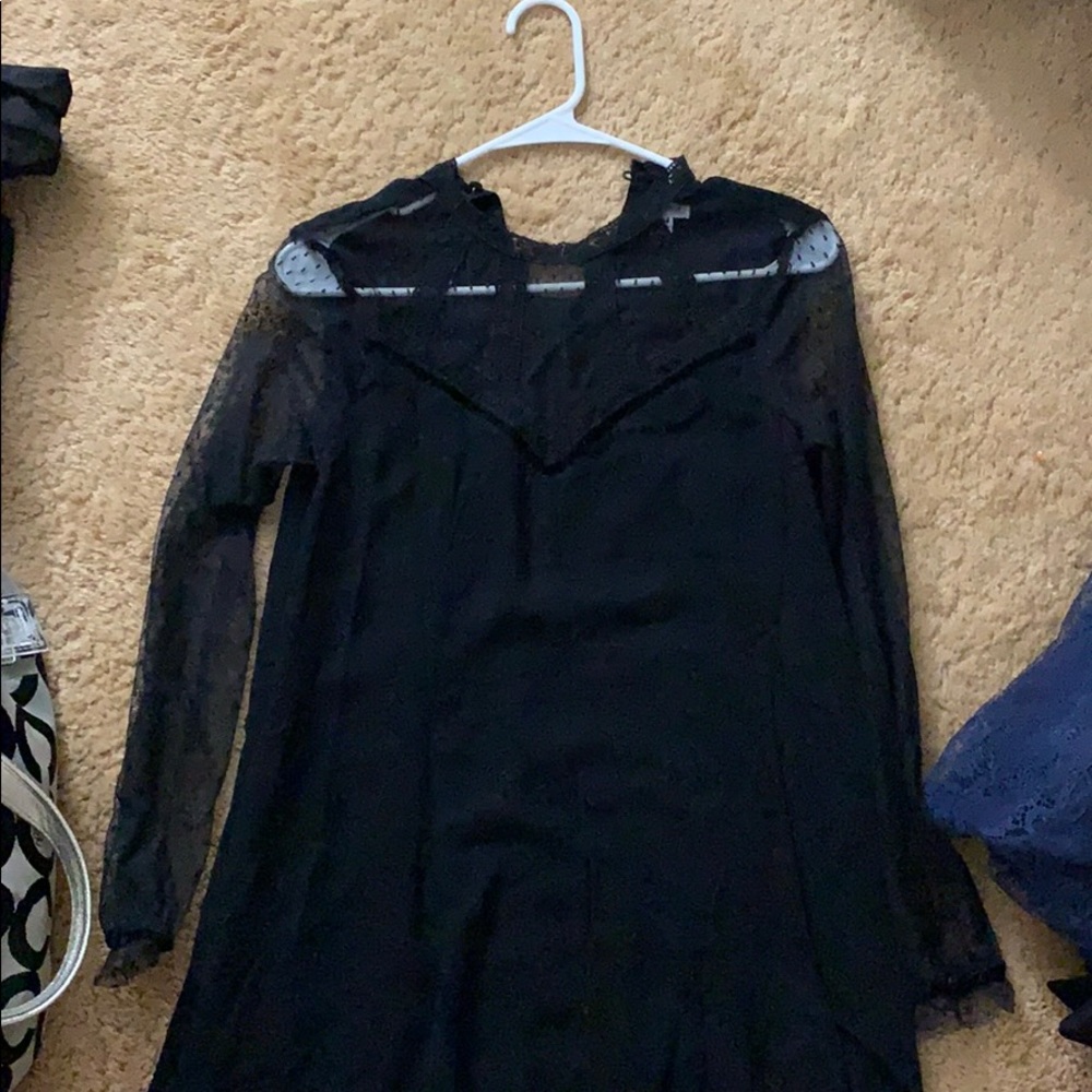 Black shift dress lace sleeves